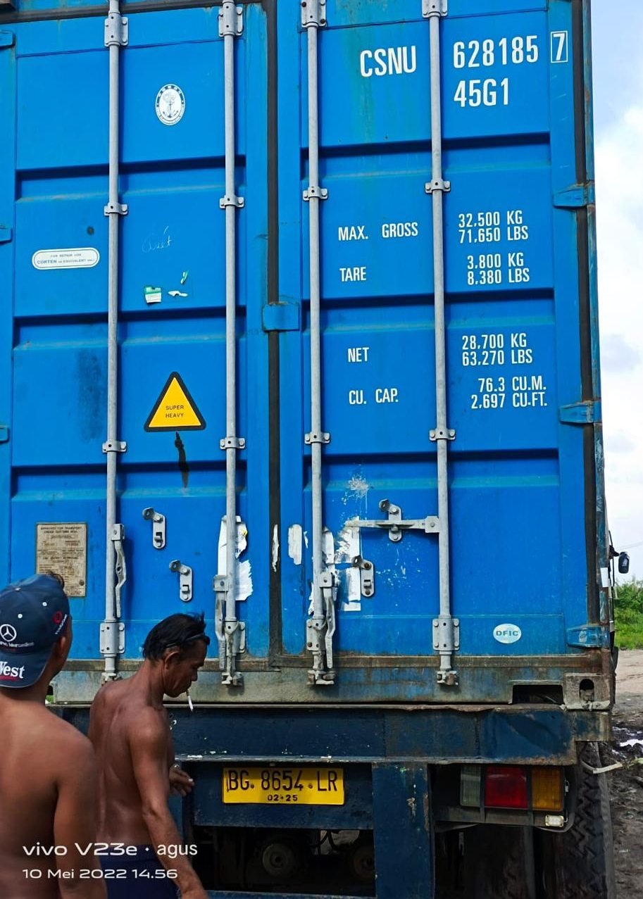 PROSES SEAL PINTU KONTAINER 20”  KOMODITI KELAPAN PORT BELAWAN TUJUAN PORT VIETNAM